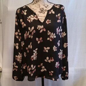 Violet + Claire Pretty foral long sleeves black and pink blouse